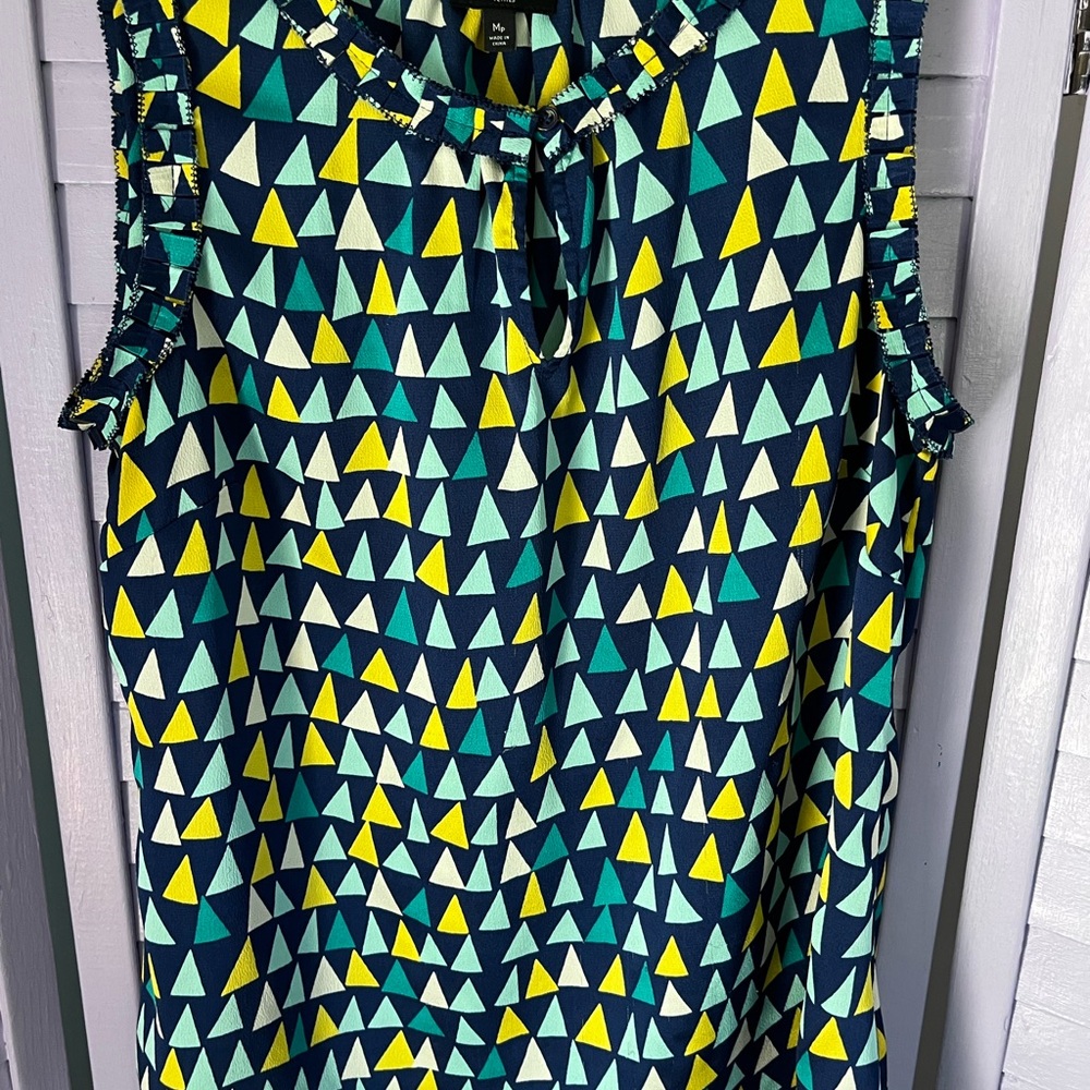 TALBOTSGeometric Patterned Sleeveless Top with ruffles around sleeves and neclin
